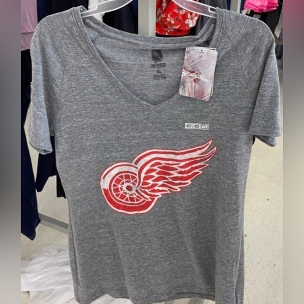 NWT Detroit Red Wings Women's NHL Tee T-Shirt Size XL (Extra Large)